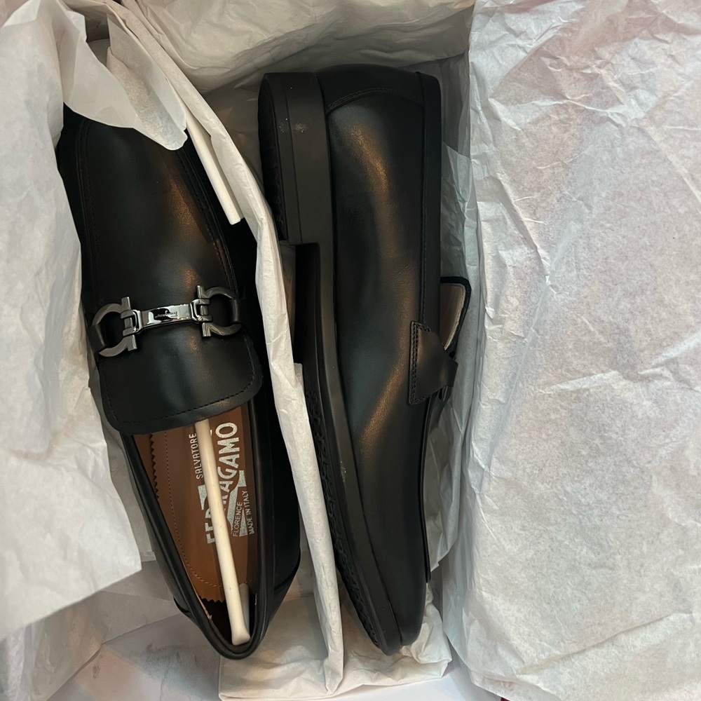 Ferragamo Mens black loafers